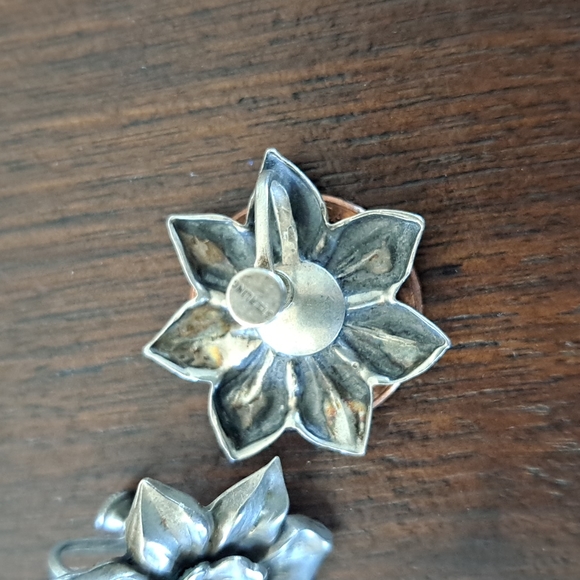 Sterling Silver Screw on Earrings Blooming Flower - Picture 4 of 8